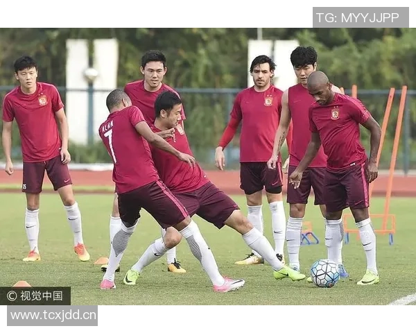 新赛季三外援齐聚基地ErikThomas加入合训提升球队实力