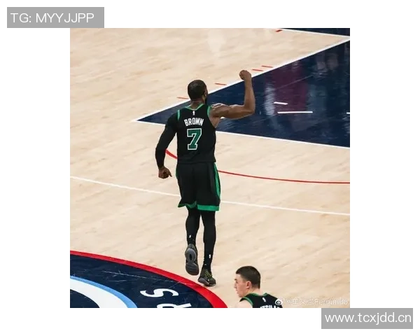 杰伦布朗首节表现低迷10分钟内5投全失三分球未能命中引发关注